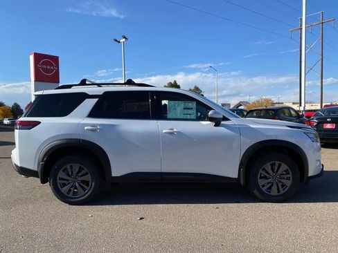 New 2025 Nissan Pathfinder SV w/ Black Appearance Package image 6