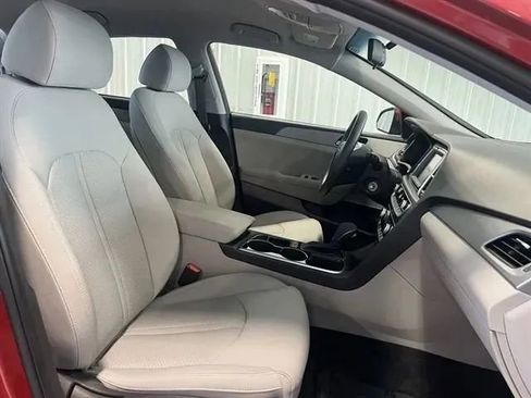 Used 2019 Hyundai Sonata SE FWD image 25