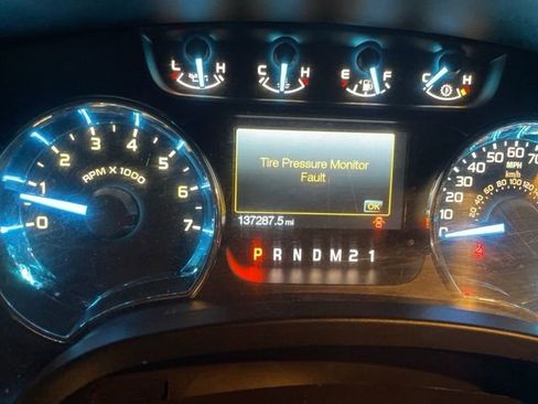 Used 2011 Ford F150 XLT w/ XLT Chrome Pkg image 14