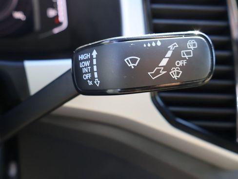 Used 2022 Volkswagen Atlas Cross Sport SE w/ Panoramic Sunroof Package image 46