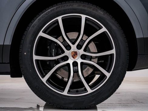 New 2026 Porsche Cayenne image 13