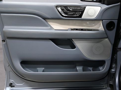 Used 2019 Lincoln Navigator Black Label w/ Cargo Package image 9