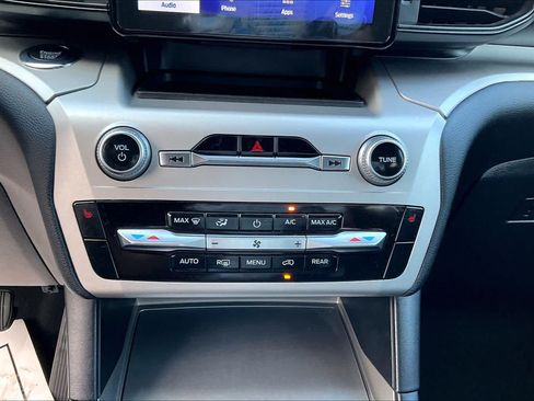 Used 2022 Ford Explorer XLT RWD image 58