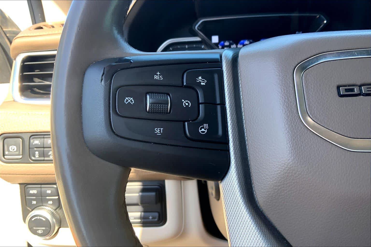 Used 2021 GMC Yukon Denali w/ Denali Ultimate Package AWD/4WD image 24
