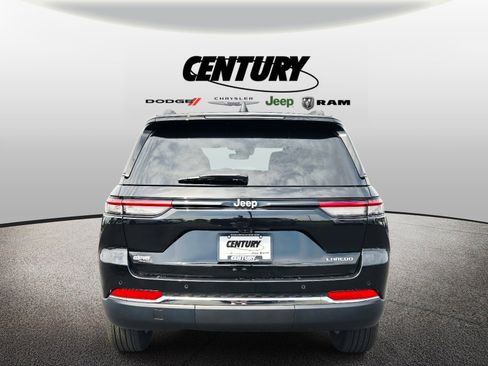 Used 2025 Jeep Grand Cherokee Laredo X RWD image 5