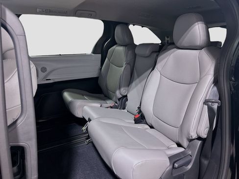 New 2026 Toyota Sienna XLE FWD image 22