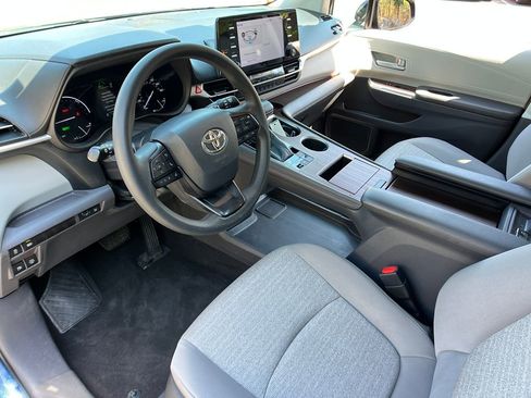 Used 2022 Toyota Sienna LE AWD/4WD image 11
