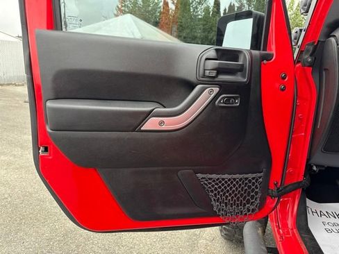 Used 2013 Jeep Wrangler Unlimited Sahara AWD/4WD image 29