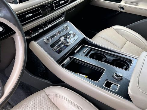 Used 2023 Lincoln Aviator Reserve w/ Equipment Group 201A AWD/4WD image 17