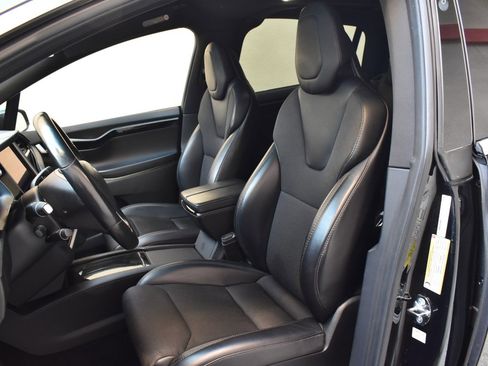 Used 2018 Tesla Model X 75D image 19