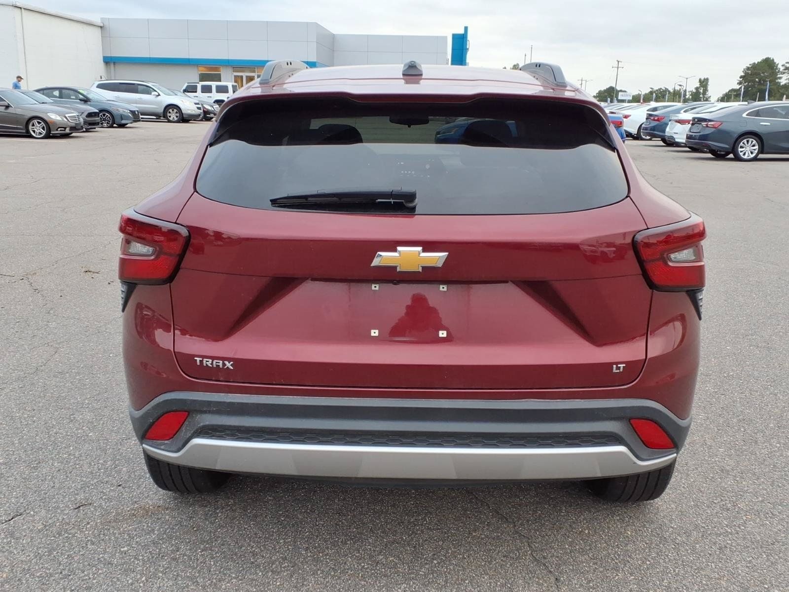 Used 2025 Chevrolet Trax LT FWD image 4