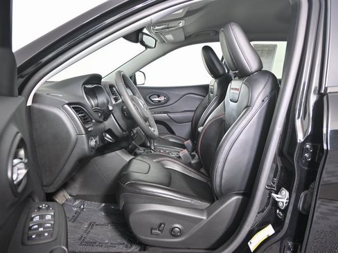 Used 2022 Jeep Cherokee Trailhawk image 20