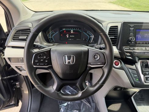 Used 2018 Honda Odyssey LX image 16