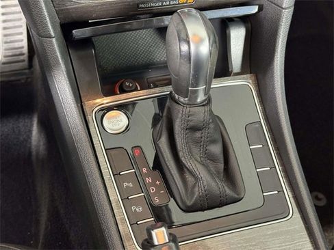 Used 2017 Volkswagen Passat 1.8T SEL Premium image 31