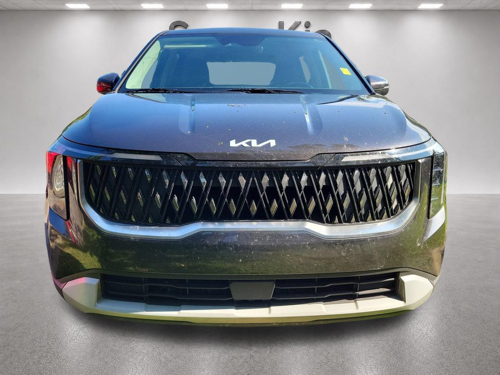Used 2025 Kia Carnival FWD image 2