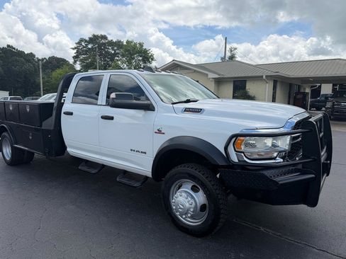 Used 2020 RAM 5500 Tradesman w/ Chrome Appearance Group AWD/4WD image 3