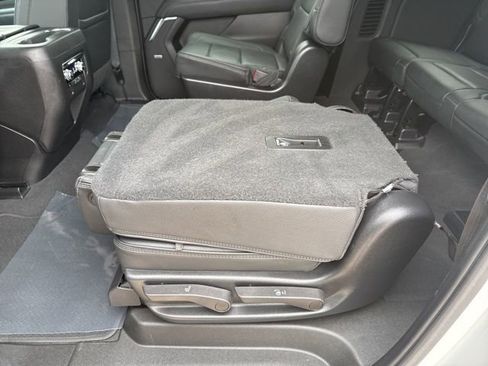 Used 2022 GMC Yukon XL Denali image 39