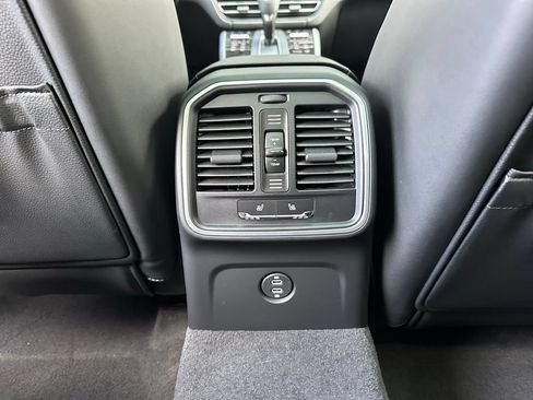 Used 2026 Porsche Macan AWD/4WD image 37