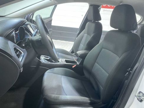 Used 2017 Chevrolet Cruze LT w/ Convenience Package FWD image 11