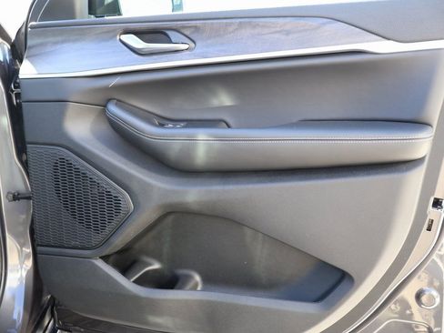 New 2025 Jeep Grand Cherokee L Limited w/ Trailer Tow Package image 8