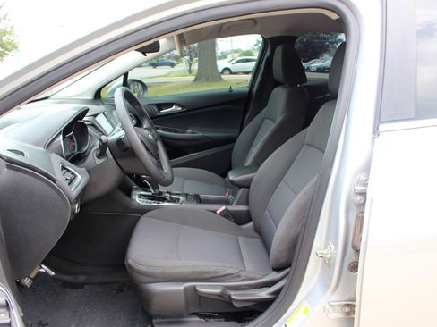 Used 2018 Chevrolet Cruze LT FWD image 14