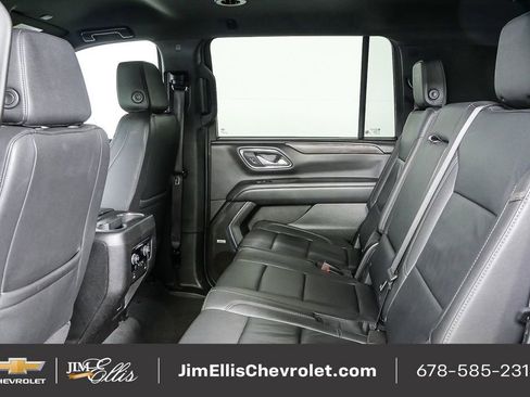 Used 2024 Chevrolet Suburban LT image 19