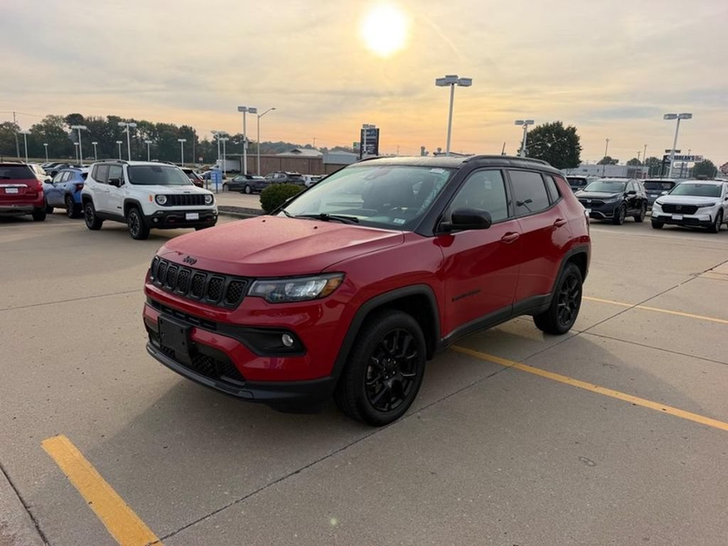 Used 2023 Jeep Compass Latitude w/ Convenience Group AWD/4WD image 7