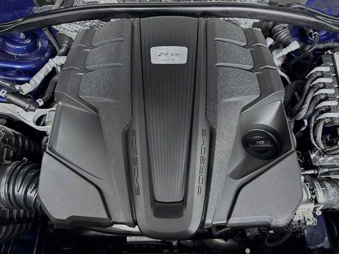 Certified 2025 Porsche Macan GTS image 32