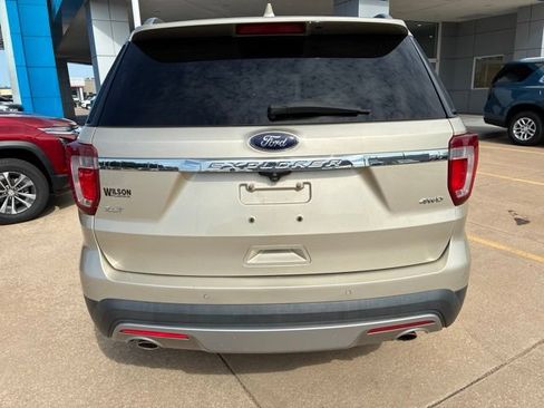 Used 2017 Ford Explorer XLT w/ Equipment Group 202A FWD image 7