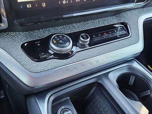 Used 2025 Ford Expedition Tremor image 12