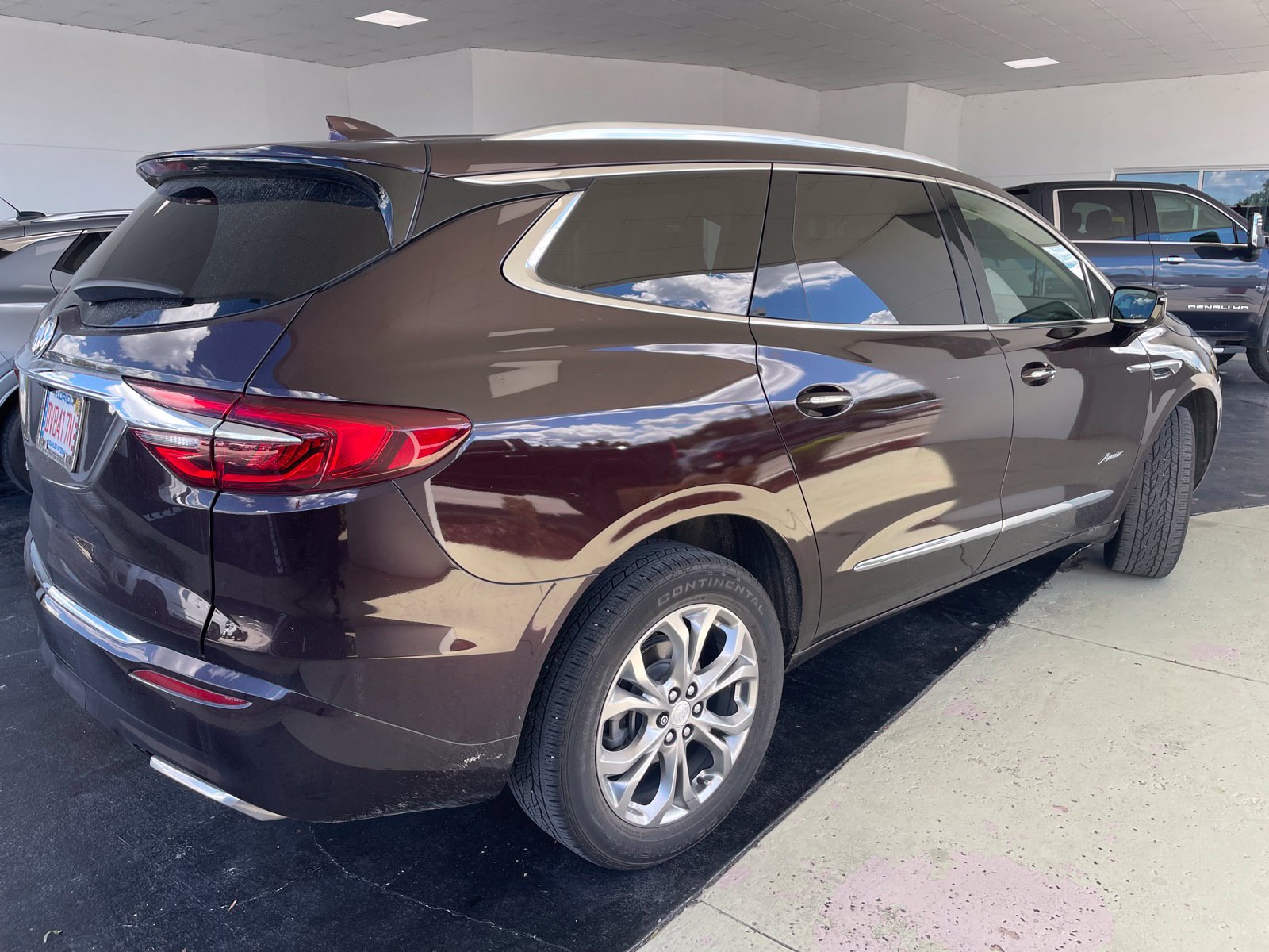 Used 2021 Buick Enclave Avenir w/ Avenir Technology Package FWD image 3