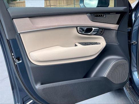 New 2026 Volvo XC90 T8 Plus w/ Protection Package Premier image 24