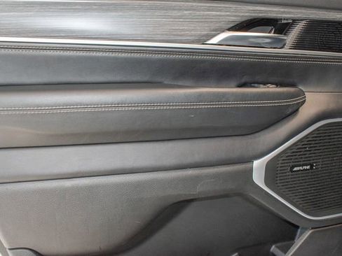 Used 2024 Jeep Wagoneer L Series II w/ Flexible Seating Group AWD/4WD image 19