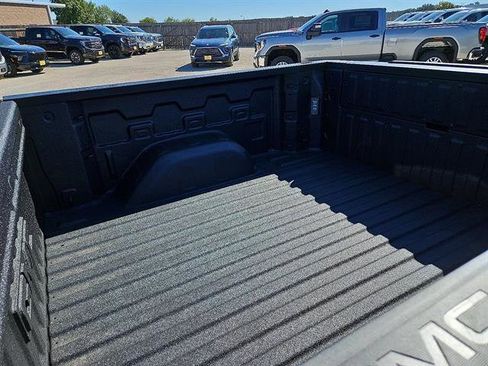 New 2026 GMC Sierra 1500 SLT image 10