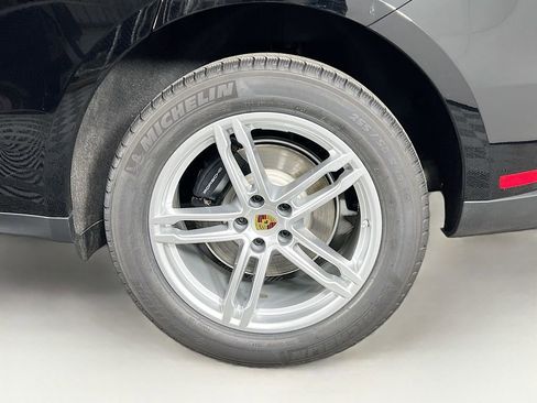 New 2026 Porsche Macan image 32