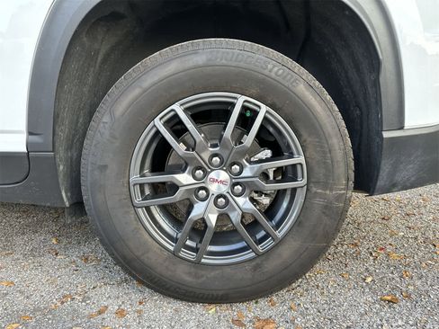 Used 2025 GMC Acadia Elevation image 8