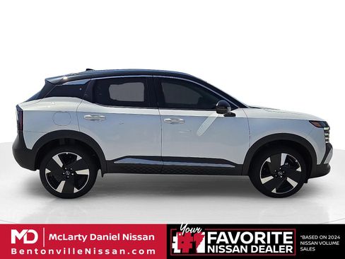 Used 2025 Nissan Kicks SR AWD/4WD image 6