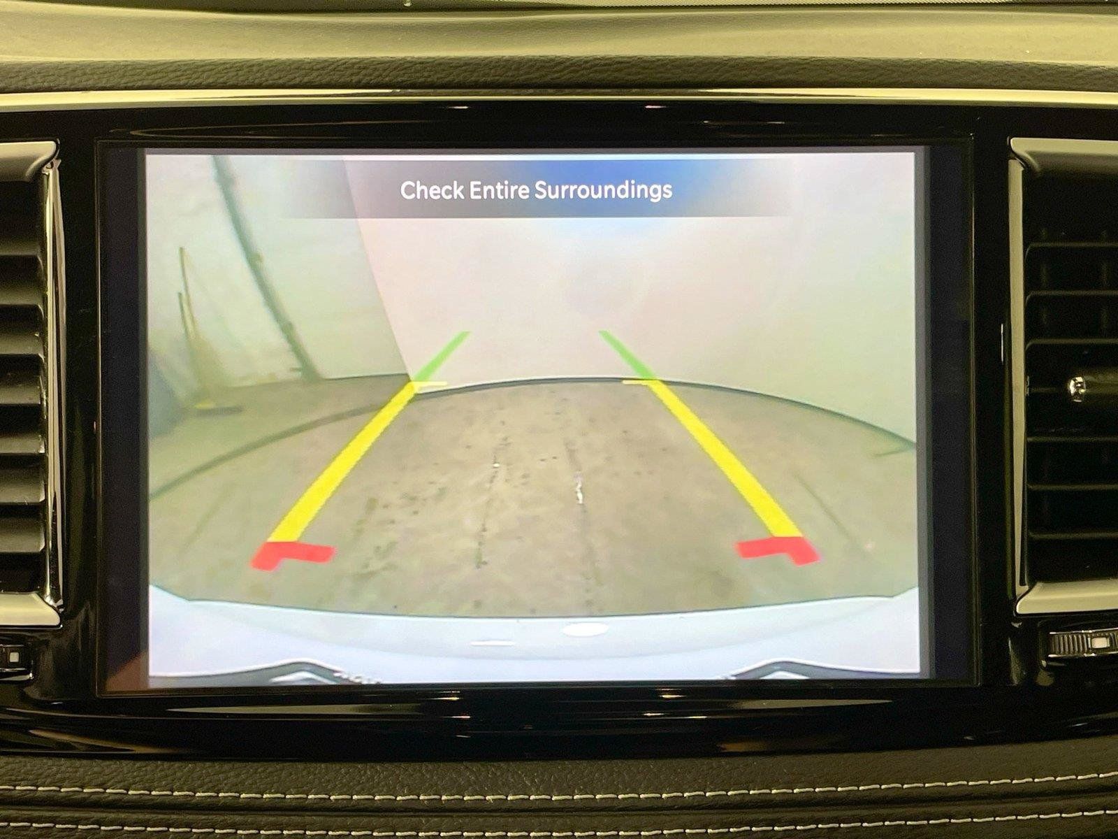 Used 2025 Chrysler Pacifica Limited FWD image 6
