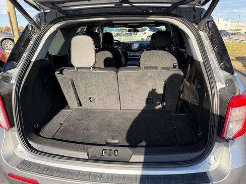 Used 2022 Ford Explorer XLT w/ Equipment Group 202A image 13