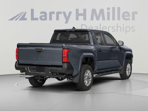 Used 2025 Toyota Tacoma SR5 AWD/4WD image 2