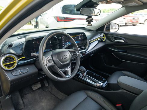 Used 2025 Chevrolet Trax ACTIV w/ Driver Confidence Package FWD image 16