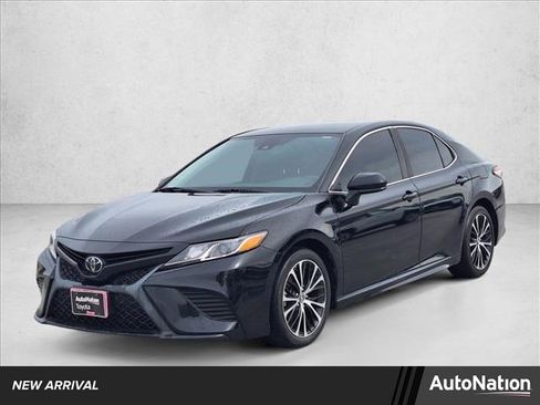 Used 2019 Toyota Camry SE image 1