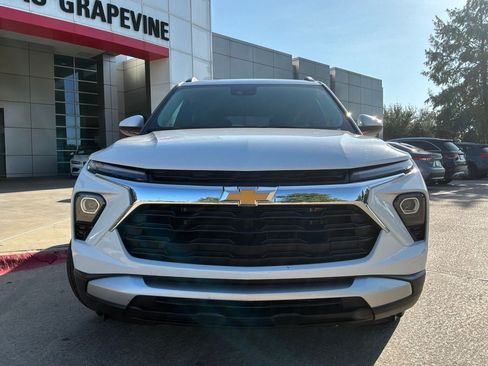 Used 2025 Chevrolet TrailBlazer LT FWD image 3
