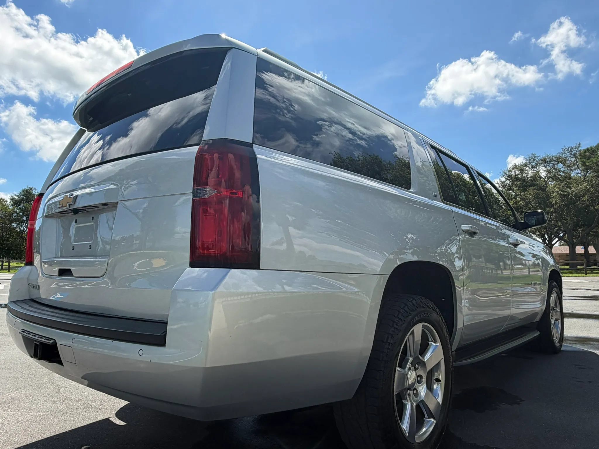 Used 2017 Chevrolet Suburban LT AWD/4WD image 11