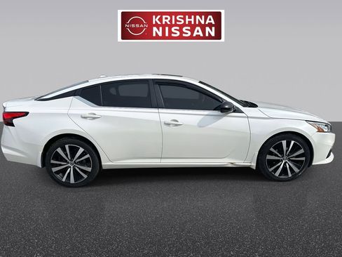 Used 2020 Nissan Altima 2.5 SR w/ Premium Package image 2