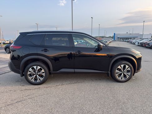 Certified 2021 Nissan Rogue SV w/ Premium Package AWD/4WD image 4