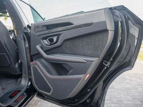 Used 2021 Lamborghini Urus image 34