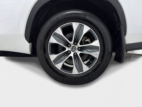 Used 2023 Toyota Highlander XLE AWD/4WD image 54
