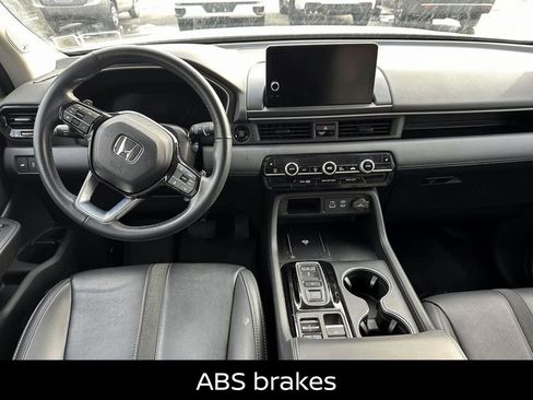 Used 2024 Honda Pilot Touring image 14