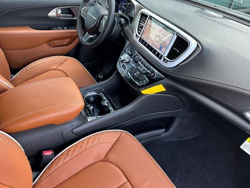 New 2026 Chrysler Pacifica Pinnacle image 14